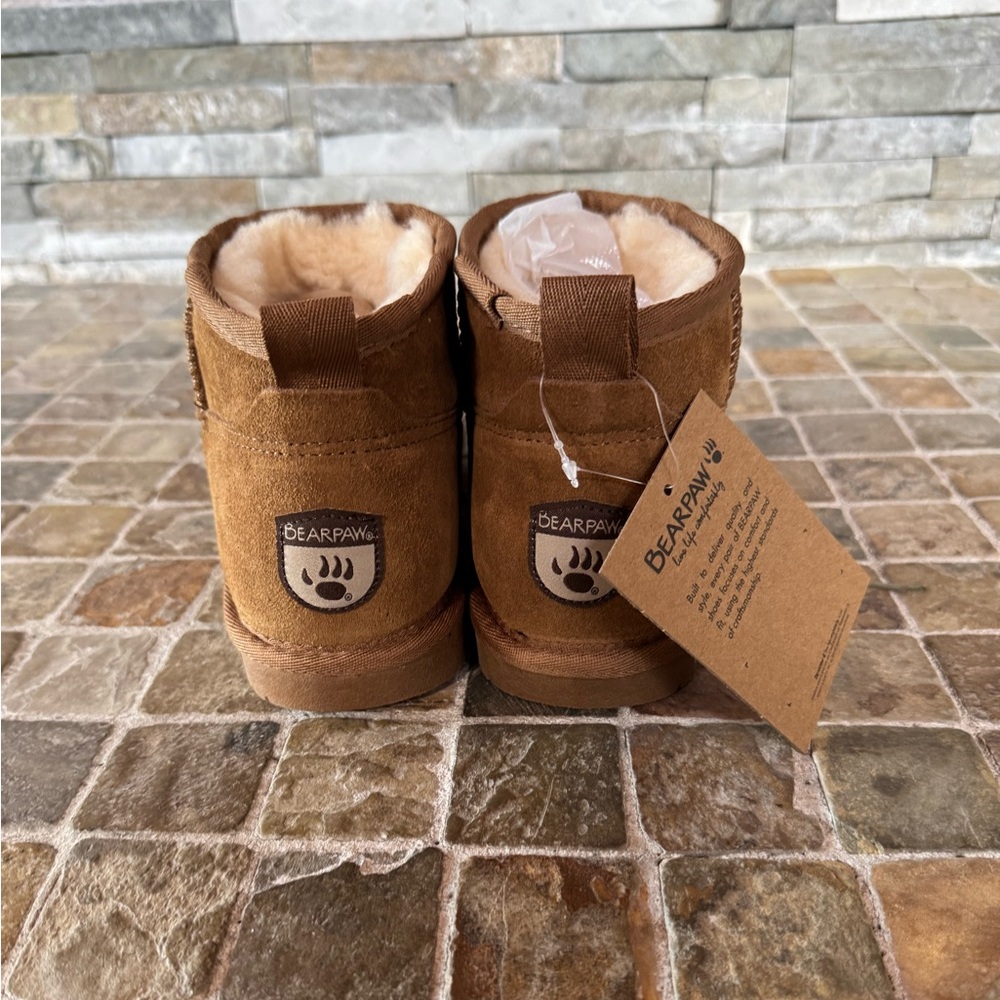 New in box Bearpaw Tan Suede Boots - Picture 5 of 8